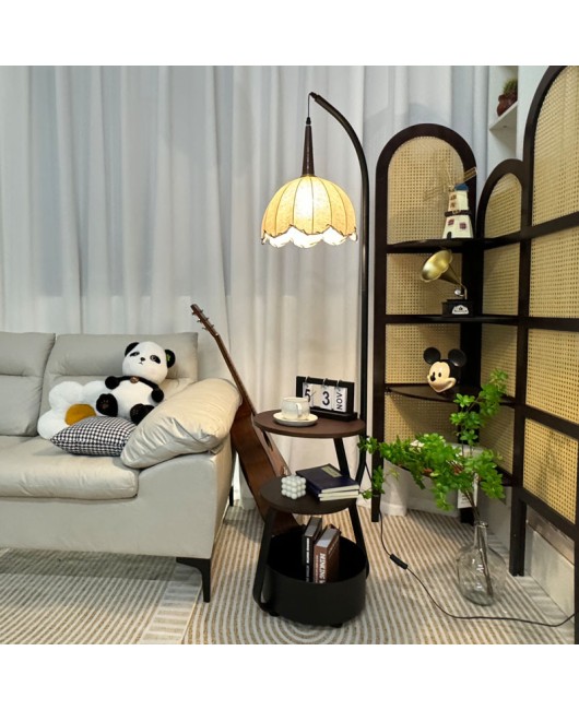 French retro floor lamp, living room sofa shelf, high-end feeling, antique style, bedroom bedside table, integrated desk lamp